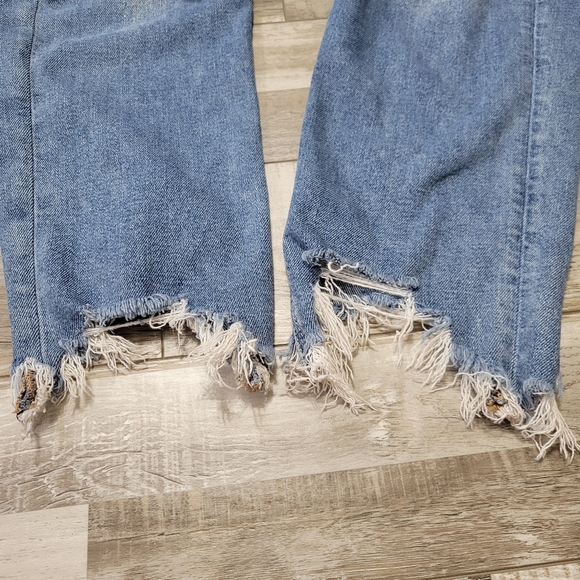 6 American Eagle Mom Straight Jean - Picture 9 of 9